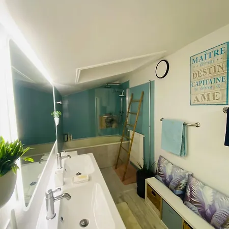 Maison Avec Piscine , A 20min De L'ocean Chasnais