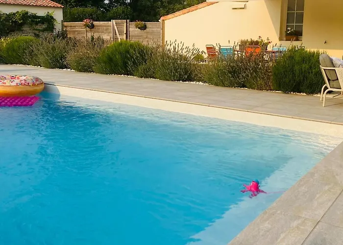 Maison Avec Piscine , A 20min De L'ocean Chasnais