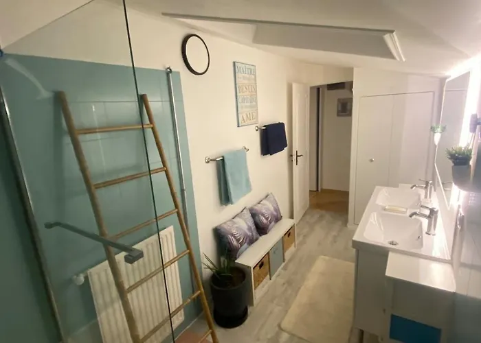 Maison Avec Piscine , A 20min De L'ocean 펜션 Chasnais