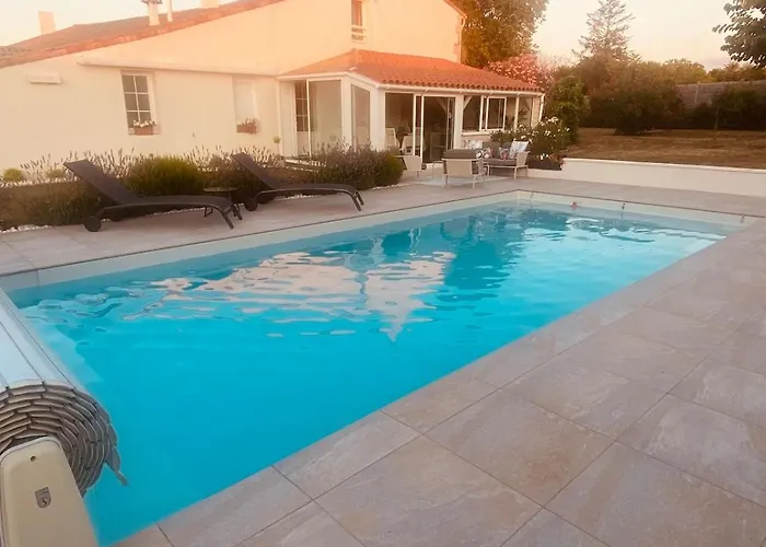 Prázdninový dům Maison Avec Piscine , A 20min De L'ocean *