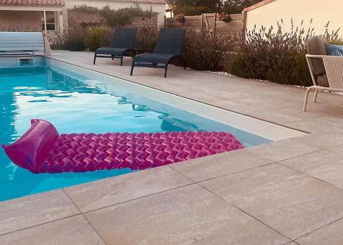 Maison Avec Piscine , A 20min De L'ocean * Chasnais