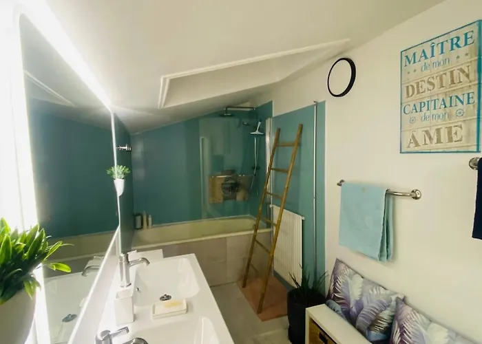 Maison Avec Piscine , A 20min De L'ocean Chasnais